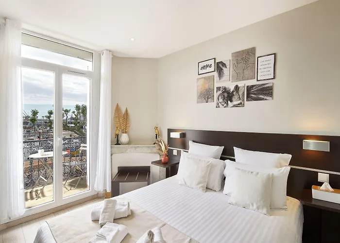 Du Vieux Port Otel 3*